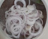 A picture of step 1 of Lacha pyaaz.
