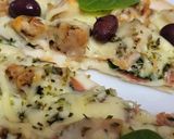 Foto del paso 6 de la receta: Pizzeta de pollo, quesos, jamón y espinacas con base de tortitas