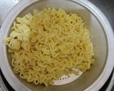 Foto langkah ke 2 dari resep Mie Goreng Pakcoy.