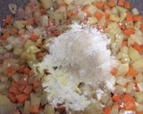 Foto langkah ke 2 dari resep Risol Rogout Ayam.
