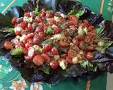 Une image de l'étape 10 de Salade de tomates cerises aux pickles, olives et feta.