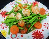 รูปขั้นตอนการทำที่ 3 ของ กุ้งผัดหน่อไม้ฝรั่ง