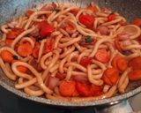 Foto del passaggio 3 della ricetta Udon con verdure