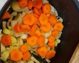 Foto del paso 2 de la receta Estofado de pollo con patatas y zanahorias