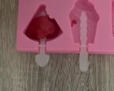 Foto langkah ke 2 dari resep Strawberry Ice Cream.