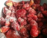 A picture of step 2 of Strawberry Jam (Homemade)🍓🍓🍓.