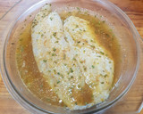 Foto del paso 3 de la receta: Filete de pescado con adobo de chipotle y naranja agria al estilo de LuzMa