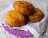 Foto langkah ke 6 dari resep 3 Types of Ground Meat Cutlet (Kroket Daging) dari anime Campfire Cooking in Another World.