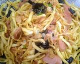 Foto langkah ke 5 dari resep 17. Mie Goreng Jawa Topping Sozis Jamur Kuping.