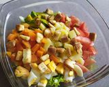 Hình bước làm 2 của món Salad rau củ bánh mì giòn