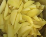Ropogós csirkecomb fűszeres krumplival, almaszósszal recept fázis 3 fotója