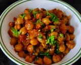 A picture of step 5 of Dry chana masala.