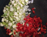 Foto del paso 1 de la receta: Sopa de ensaladilla de verduras con arroz y algo más