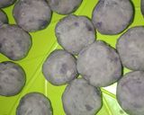 Foto langkah ke 3 dari resep Bola- bola ubi ungu isi coklat lumer.