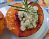 Foto del paso 5 de la receta: Durazno con queso azul al romero 🍑 Postrecito agridulce 🍑