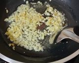 รูปขั้นตอนการทำที่ 1 ของ ข้าวผัดกิมจิ:สะโพกไก่หั่นชิ้น