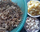 A picture of step 4 of Banana flower with Shrimps mocha diye chingri.