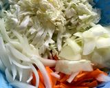 Hình bước làm 2 của món Gỏi bắp cải mề gà