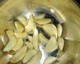 A picture of step 1 of Dry garlic chutney.