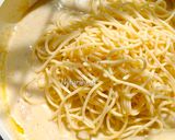 Gambar langkah 8 resipi Creamy Cheese Spaghetti.