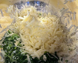 Foto del paso 2 de la receta: Chipá de papa, queso y verdeo 😋🥔🧀