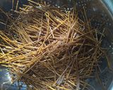 A picture of step 1 of Brown veggies spaghetti.