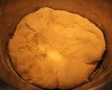 Foto del paso 5 de la receta: Pizza fugaceta (creo que así se llama) y otra fugazza a la italiana