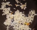 A picture of step 2 of Noodles sandwich.