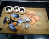 Foto del paso 3 de la receta Champiñones rellenos de marisco
