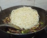 A picture of step 4 of Simple chowmein.