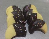 Foto langkah ke 6 dari resep Milk Chocolate Dipped Cookies.