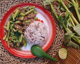 รูปขั้นตอนการทำที่ 3 ของ ผักบุ้งไทยหมูสับผัดกะปิ