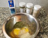 Foto del paso 1 de la receta: Mini albondiguitas de pan rallado
