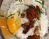 รูปขั้นตอนการทำที่ 1 ของ ยำแหนม ข้าวทอด