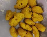A picture of step 4 of Besan ke pakoda.