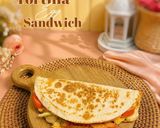 Foto langkah ke 3 dari resep Tortilla Egg Sandwich.