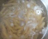 Foto langkah ke 2 dari resep Penne dengan tuna pedas.