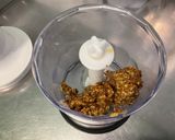 Une image de l'étape 1 de Marinade épicée au citron, érable, tomate et moutarde à l'ancienne.