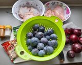 Omlós szilvás tepsiscsirke recept fázis 1 fotója