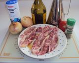 Foto del paso 1 de la receta Cuello de cordero, cebolla y tomate al tomillo