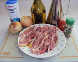 Foto del paso 1 de la receta: Cuello de cordero, cebolla y tomate al tomillo