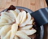 Une image de l'étape 4 de Moelleux chocolat, poires.