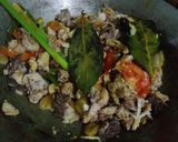 Foto langkah ke 4 dari resep Ayam suwir kemangi.