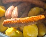 Une image de l'étape 1 de Cocotte campagnarde de pommes de terre et chipolatas 😁.