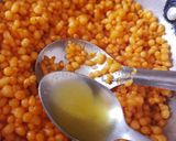 बूंदी के लड्डू (boondi ke ladoo recipe in Hindi) रेसिपी चरण 3 फोटो