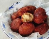 Foto langkah ke 4 dari resep Cekodok Pisang isi Keju.