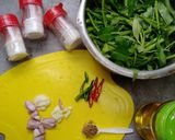 Gambar langkah 1 resipi Kangkung Goreng Belacan.