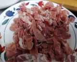 Foto del paso 1 de la receta: Bola de queso con jamón serrano y aceitunas