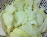 A picture of step 1 of Seafood Yaki Udon.