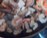 A picture of step 5 of Seafood Yaki Udon.